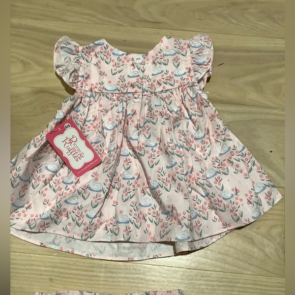 NWT Ricrac & Ruffles S Monigrammed Dress for Baby Girl Swan floral Print - Picture 2 of 5